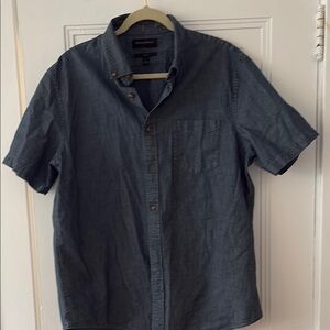 Banana Republic Men's Blue Denim Button-Up Shirt Size Large